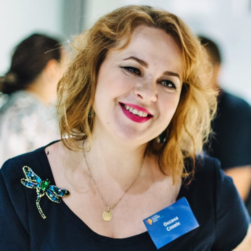 Спікер:   - сертифікована вчителька поч кл, координаторка Безкоштовної Школи Онлайн для дітей з України, топ-50 вчителів України (консультант/учитель) 